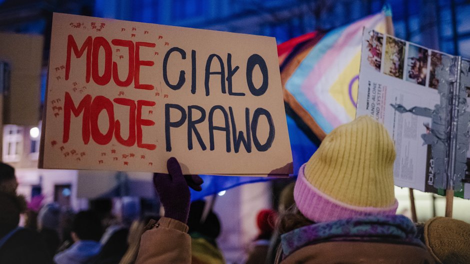 Uczestnicy 19. Trójmiejskiej Manify pod hasłem “Całego życia! Równych praw! Godnych płac!”, Gdańsk, 08.03.2022.