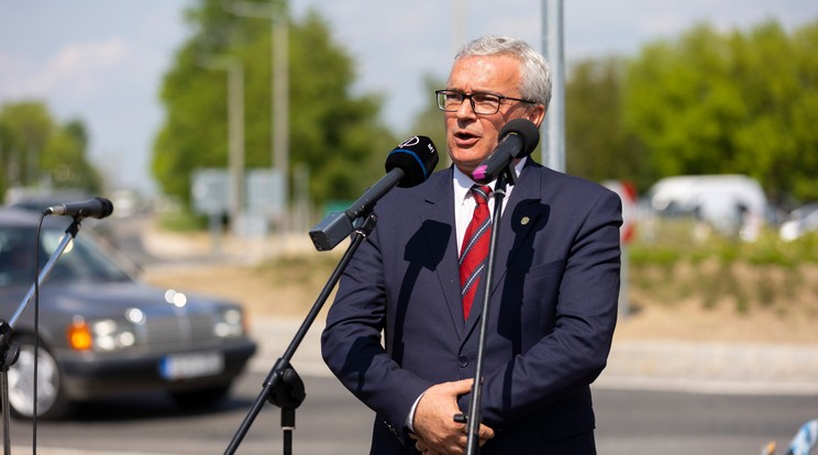 Kínos jelenet játszódott le, mikor Nagykanizsa polgármestere magyarázni kezdett / Fotó: MTI/Varga György