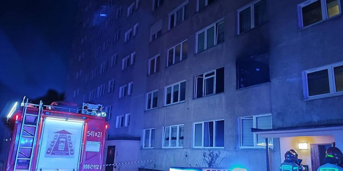 Pożar w bloku w Tomaszowie Mazowieckim. Winda pułapka. Dwie osoby nie żyją