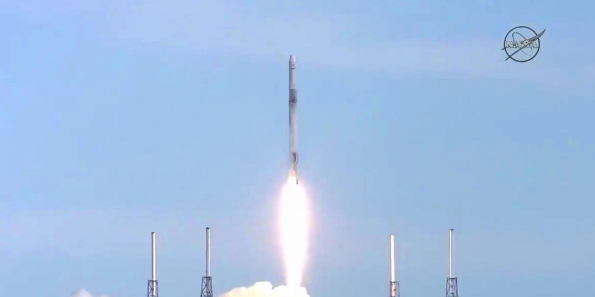 Falcon 9 zabrał ze sobą statek towarowy Dragon firmy SpaceX