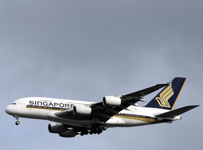 6. Airbus A380 to samolot będący dumą dla jego konstruktorów. Może zabrać na pokład aż 853 pasażerów. Kadłub o długości 72,7 m. mieści dwa poziomy pasażerskie. Rozpiętość skrzydeł w tym samolocie jest większa niż długość kadłuba i wynosi 79,75 m.