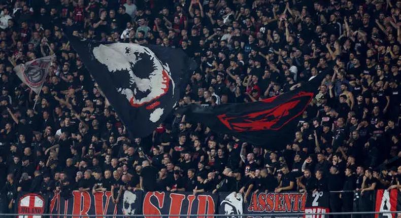 milan-psg-attaque-au-couteau-un-blesse-grave-icon lp 21550404-367644