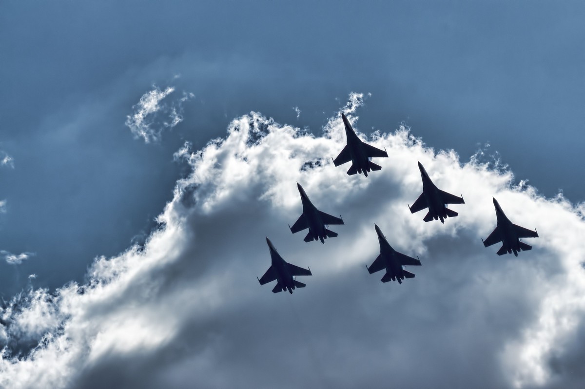 Francuski TotalEnergies dostarcza paliwa dla rosyjskich myśliwców bombardujących cywilów w Ukrainie