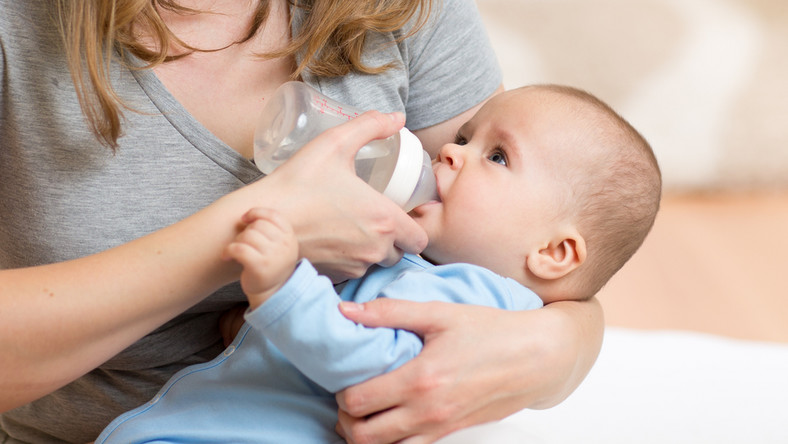 Specjalnie zmodyfikowane mleko dla niemowląt, w którym białka mleka krowiego zostały rozdzielone, nie zapobiega cukrzycy typu 1 u dzieci z genetycznymi czynnikami ryzyka dla tej choroby - wynika z pierwszego dużego międzynarodowego badania poświęconego zapobieganiu cukrzycy typu 1.