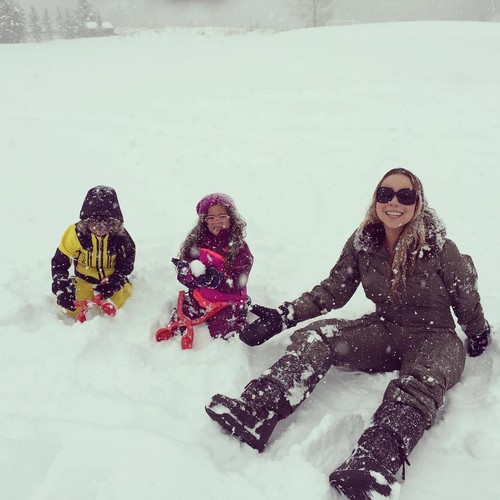 Mariah Carey z dziećmi na śniegu