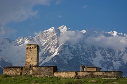 Rosja ogradza Gruzję. Drut kolczasty na granicach