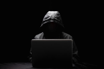 Aresztowano 17-letniego szefa gangu bankowych oszustów