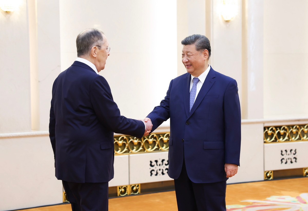 Xi Jinping wzmacnia sojusz z Rosją. Ławrow liczy na "promowanie pokoju"