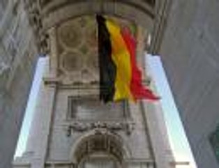 Belgia: Zakończyła się obława w dzielnicy Molenbeek. Zamachowca nie schwytano