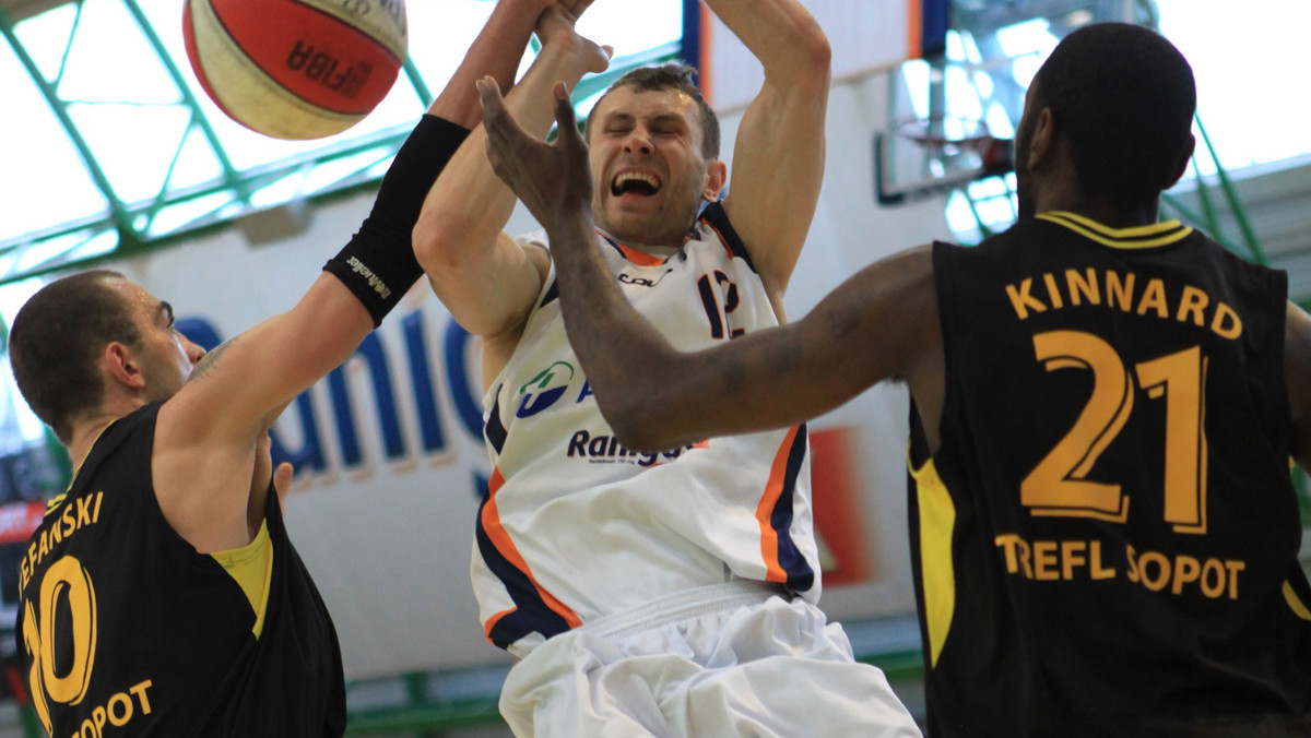 Działacze PBG Poznań kompletują drużynę na nadchodzący sezon w Tauron Basket Lidze. We wtorek nowymi koszykarzami poznańskiego klubu zostali Piotr Dąbrowski, a także Łukasz Wiśniewski.