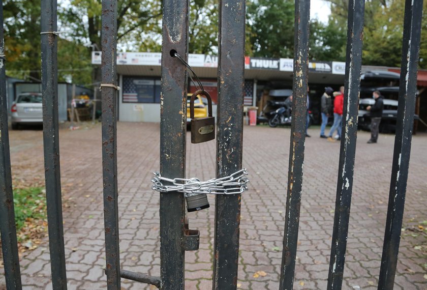 W asyście policji i straży miejskiej. Nadzór budowlany zamyka Skrę