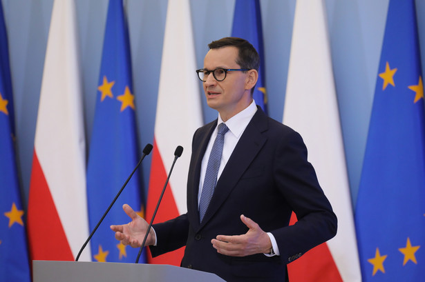 Premier Mateusz Morawiecki podczas konferencji prasowej w KPRM w Warszawie