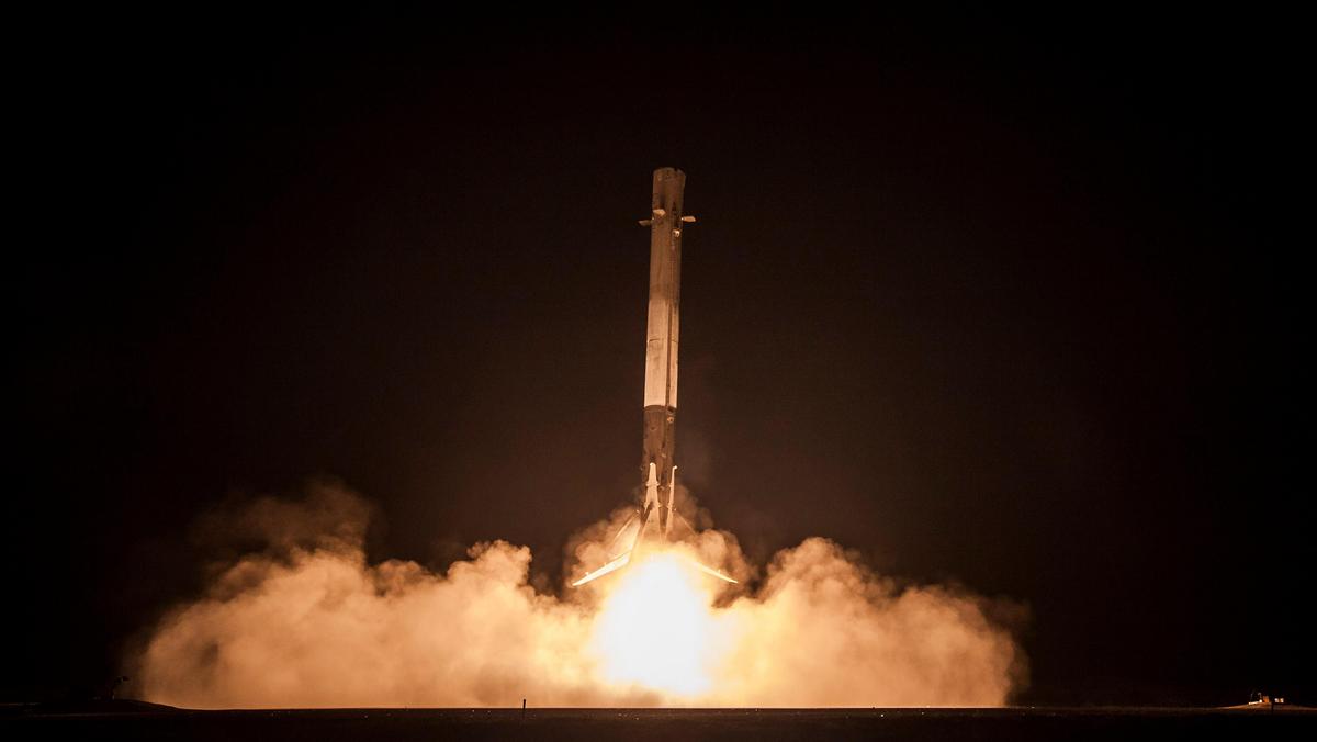 SpaceX Falcon 9 VTVL reusable launch vehicles