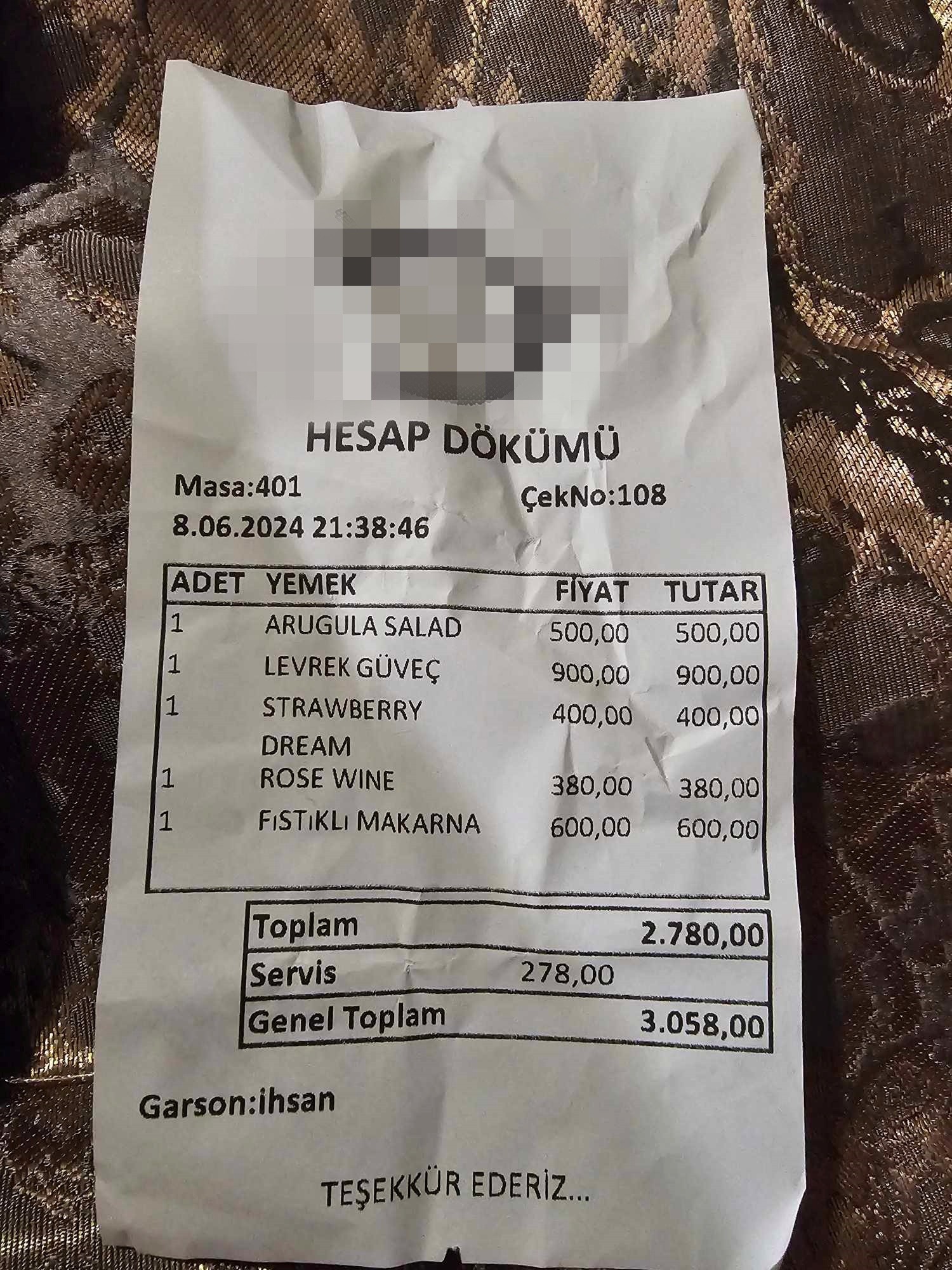 K večeri v Turecku je neraz započítaná aj suma za obsluhu.