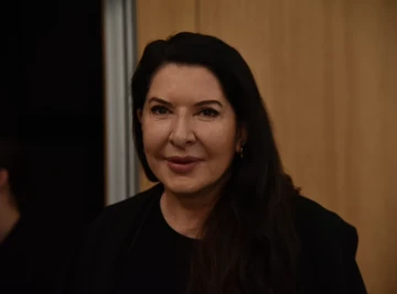 "ŽELIM DA BUDEM UZOR ŽENAMA" Srpska umetnica o INTIMNIM ODNOSIMA sa DUPLO mlađim muškarcem - NIKO NE VERUJE KOLIKO ONA IMA GODINA! 