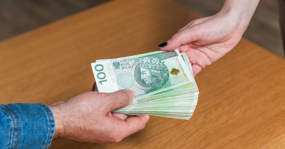 Darowizny dla dziecka: Ile razy można dać bez podatku? Jest jeden istotny warunek