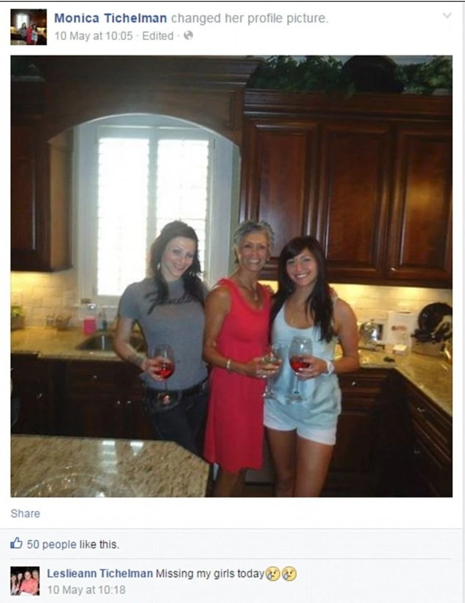 Sestra Monika objavila je fotografiju na Fejsbuku nekoliko dana pre suđenja