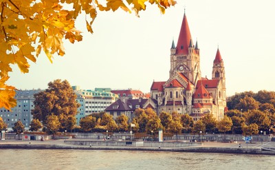 Wiedeń znalazł się w żółtej strefie zagrożenia koronawirusem. Większość Austrii nadal jest bezpieczna.