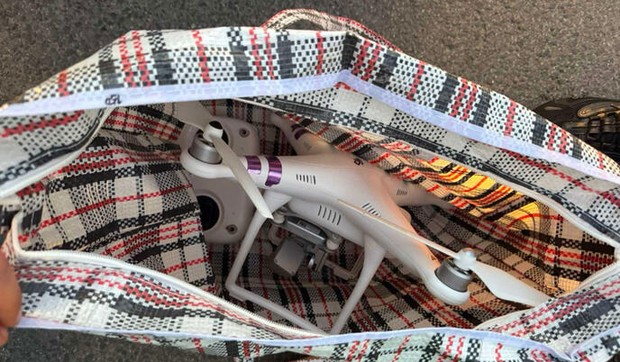 Zaplenjeni dron i pištolj