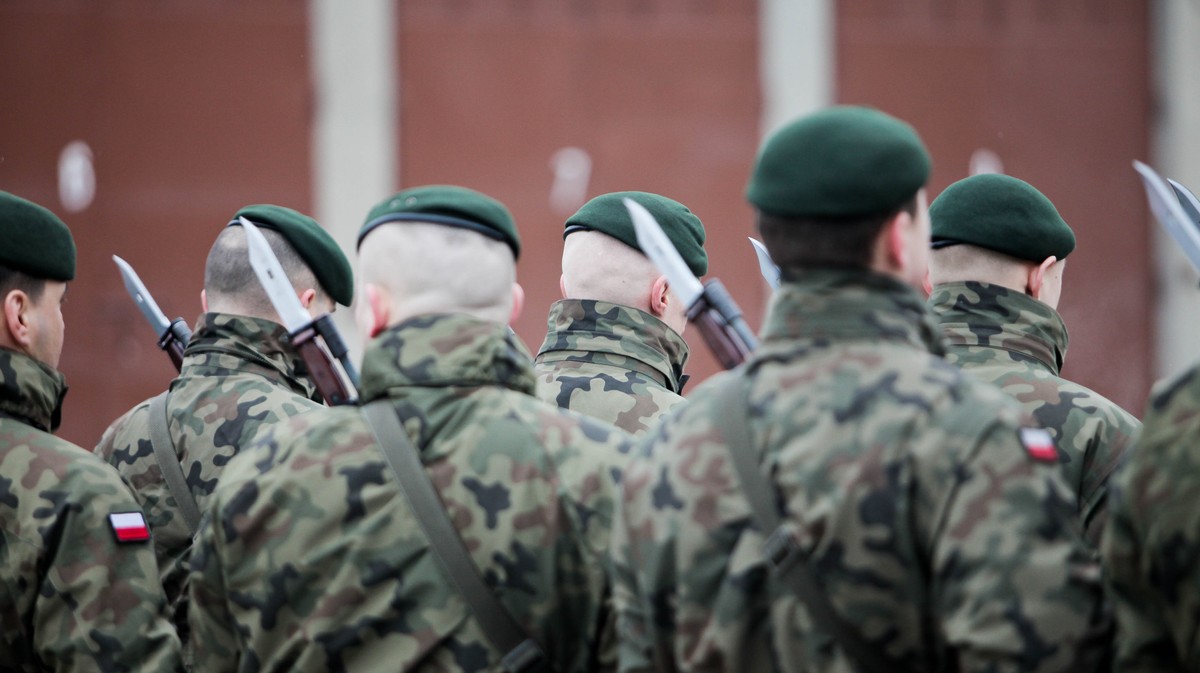Czy Polacy poszliby w kamasze w przypadku ataku? Szokujące wyniki [SONDAŻ]