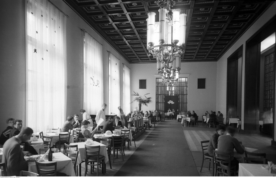 Wnętrza Pałacu Kultury i Nauki w Warszawie w roku 1961