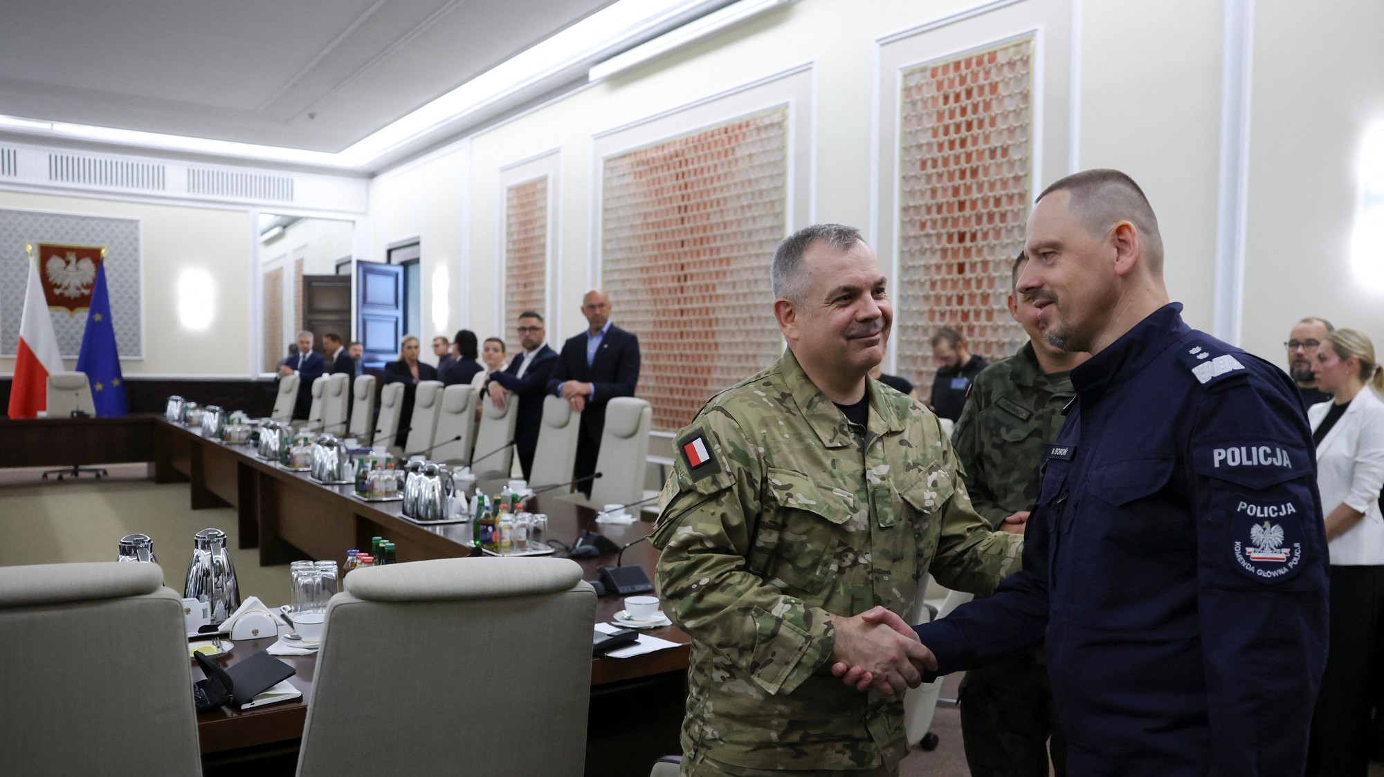 Generál Wieslaw Kukula, náčelník generálneho štábu poľských ozbrojených síl, a hlavný veliteľ poľskej polície Marek Boron, Varšava, Poľsko.