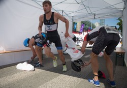 Triathlonista Robert Wilkowiecki chce pobić rekord Polski w domu