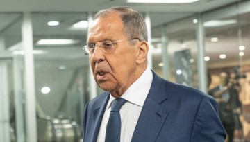 Ławrow przybył do Anchorage w swetrze z napisem „ZSRR”