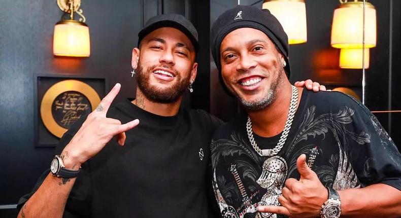 Ronaldinho (droite) et Neymar