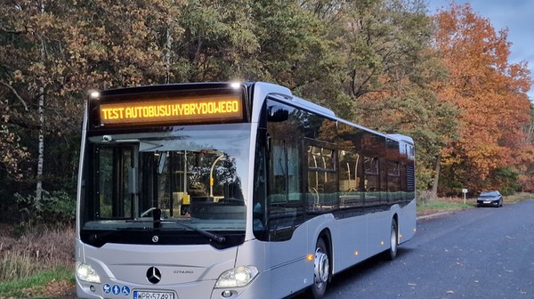 Hybrydowy Citaro to niezłe cacko. Dzięki radarom i kamerom na bieżąco skanowany jest obszar do 250 metrów przed autobusem. 