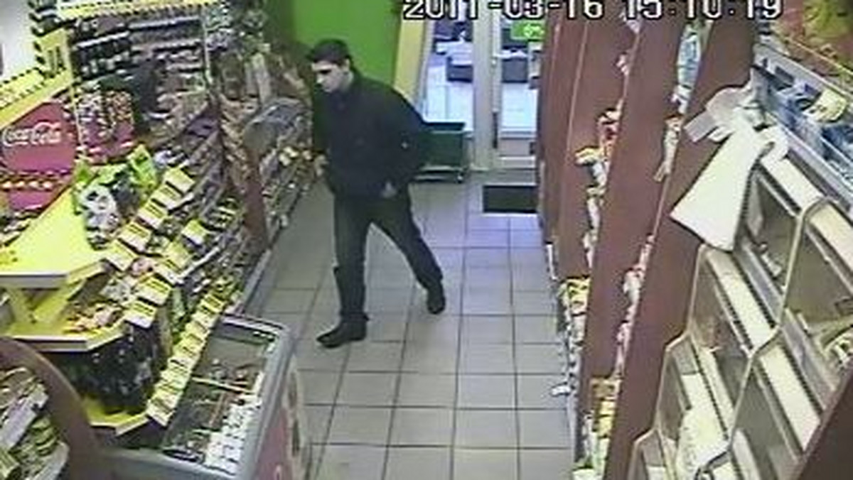 Do rozboju doszło w Szczecinie. Młody mężczyzna po wejściu do sklepu zaatakował ekspedientkę i ukradł pieniądze z kasy.