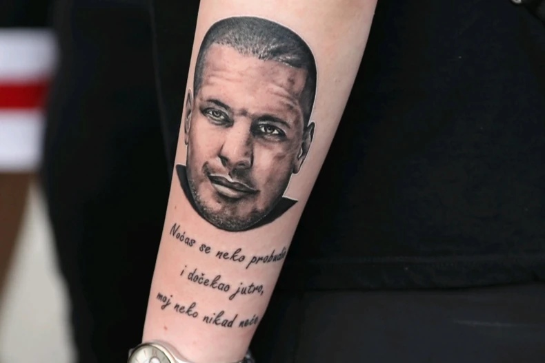 Na ruci istetovirala njegov lik