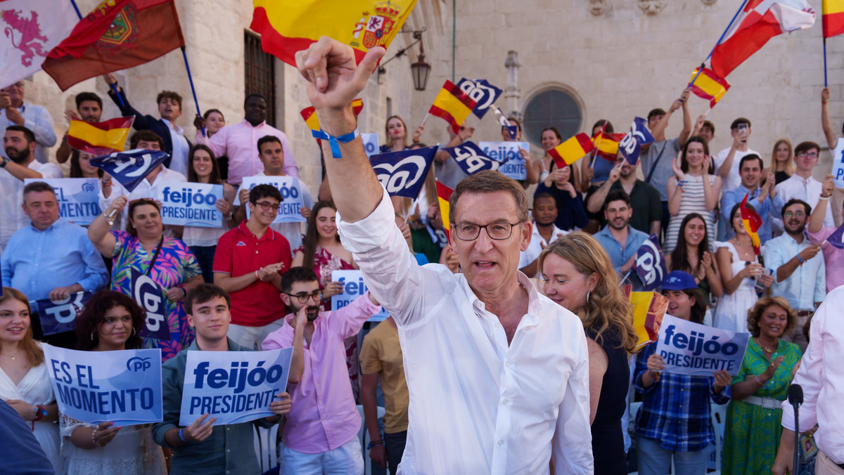Wybory w Hiszpanii. Hiszpanie głosują kopertowo. Prawicy się to nie podoba