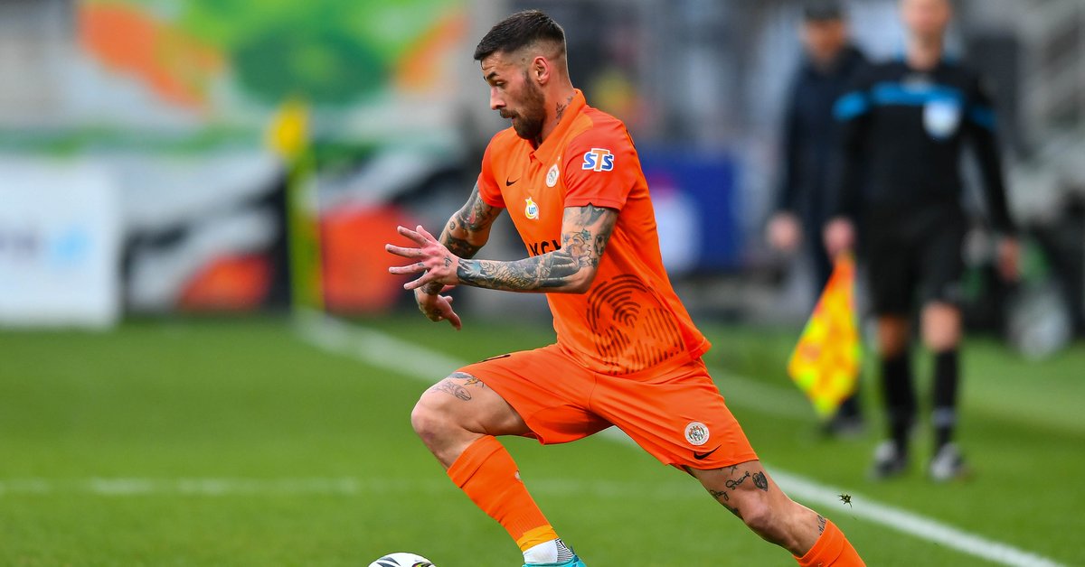 Danielův bláznivý gól!  Úder téměř z poloviny hřiště [WIDEO]