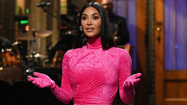Kim Kardashian nikogo nie oszczędziła w "Saturday Night Live". Żartowała nawet z seks-taśmy