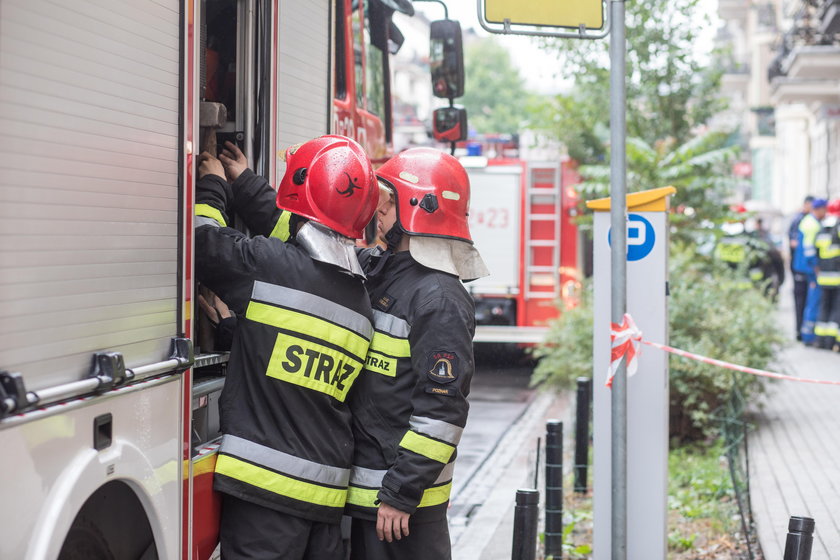 Zawaliła się podłoga w kamienicy na Jeżycach