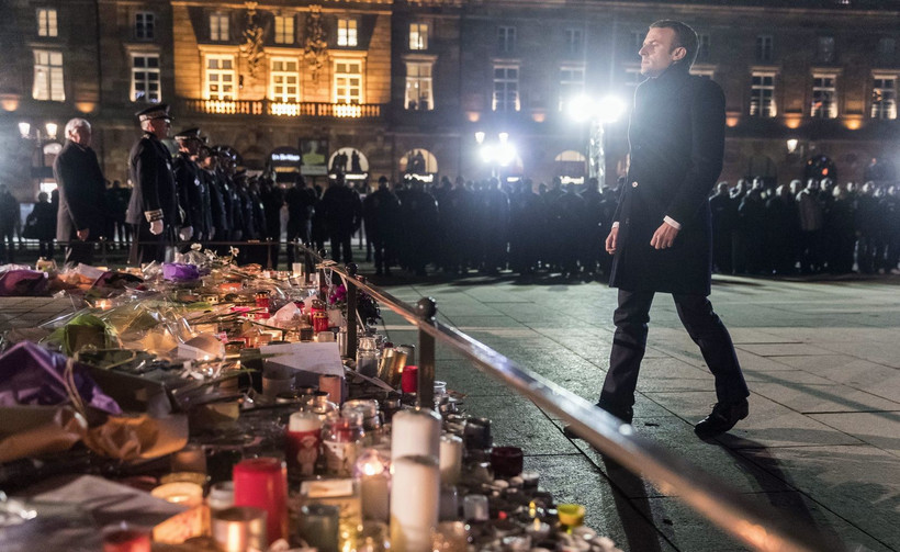 Emmanuel Macron na miejscu tragedii