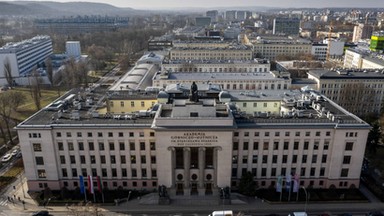 Uczelnie chcą szczepić, ale naciskają na studentów. Są wątpliwości prawne