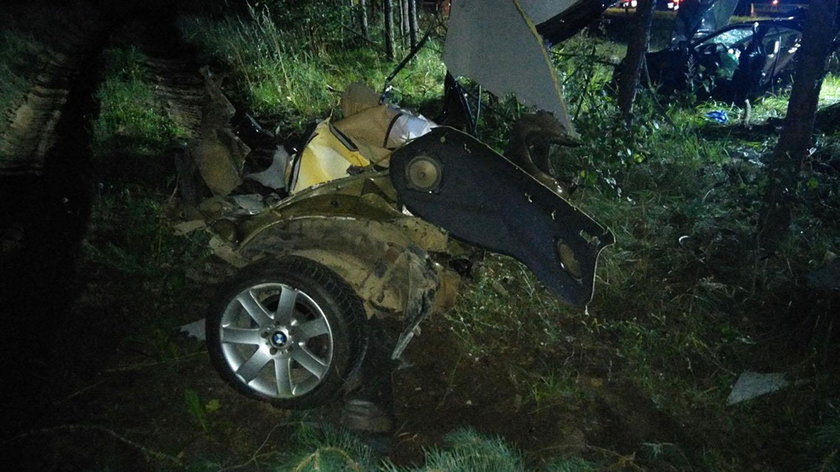 Podlasie. Wypadek na krajowej 65. BMW uderzyło w drzewo