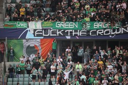 Skandal w Warszawie. Wulgarny transparent dotyczący królowej na stadionie Legii