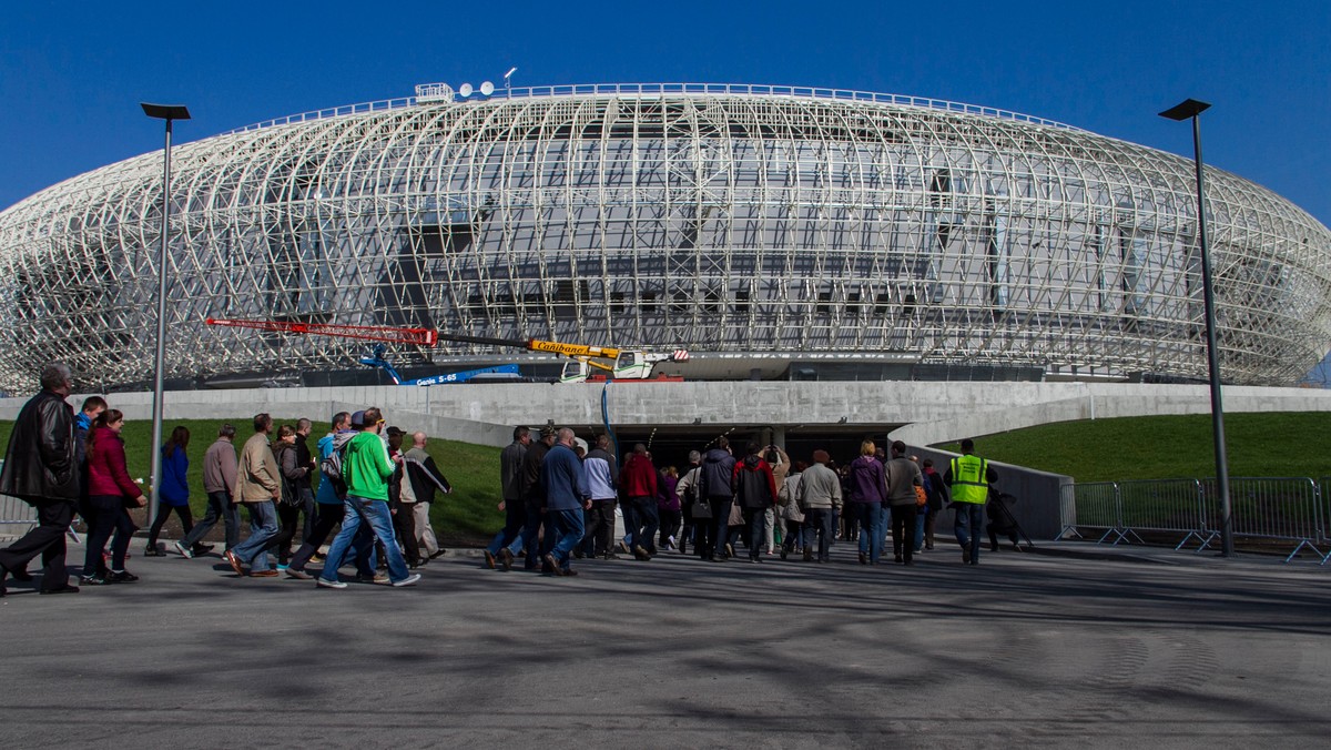 Dziś o godzinie 19.30 w największej hali w Polsce - Kraków Arena w ramach Ligi Światowej, odbędzie się mecz siatkarski Polska-Brazylia. Dla kibiców została uruchomiona specjalna linia autobusowa, która będzie kursować przez cały dzień.