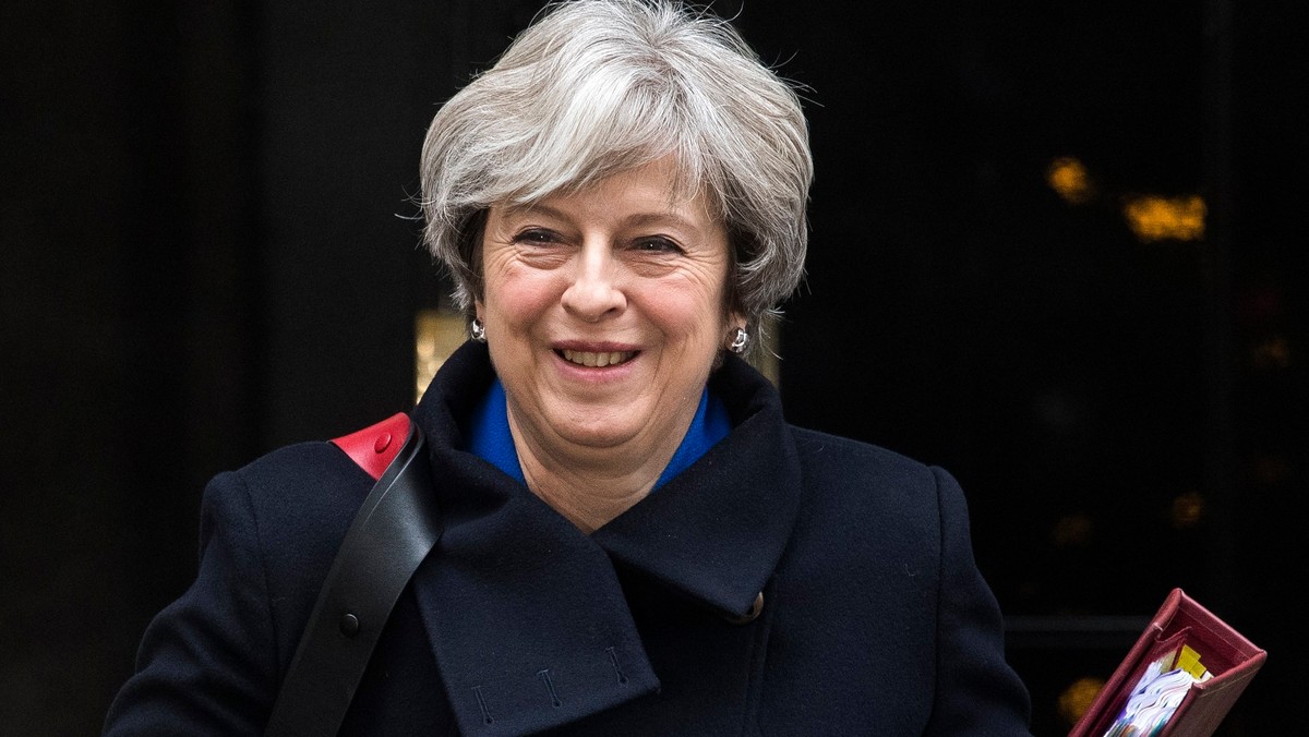 Brytyjska premier Theresa May powiedziała w Izbie Gmin, że rząd poprze poprawkę do ustawy o wyjściu z Unii Europejskiej, która pozwala na zmianę daty opuszczenia Wspólnoty. Jak zaznaczyła, byłoby to możliwe tylko w "nadzwyczajnych okolicznościach".