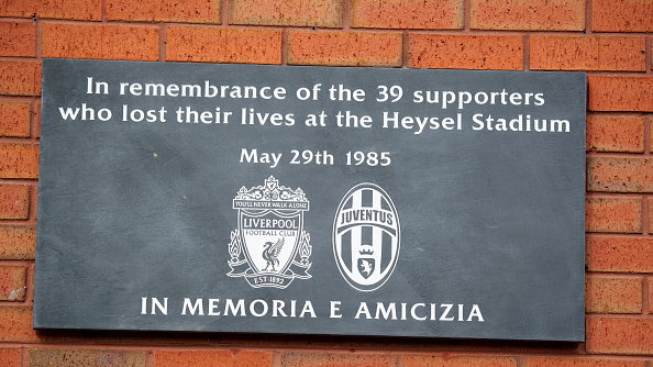 Tablica upamiętniająca ofiary tragedii na Heysel