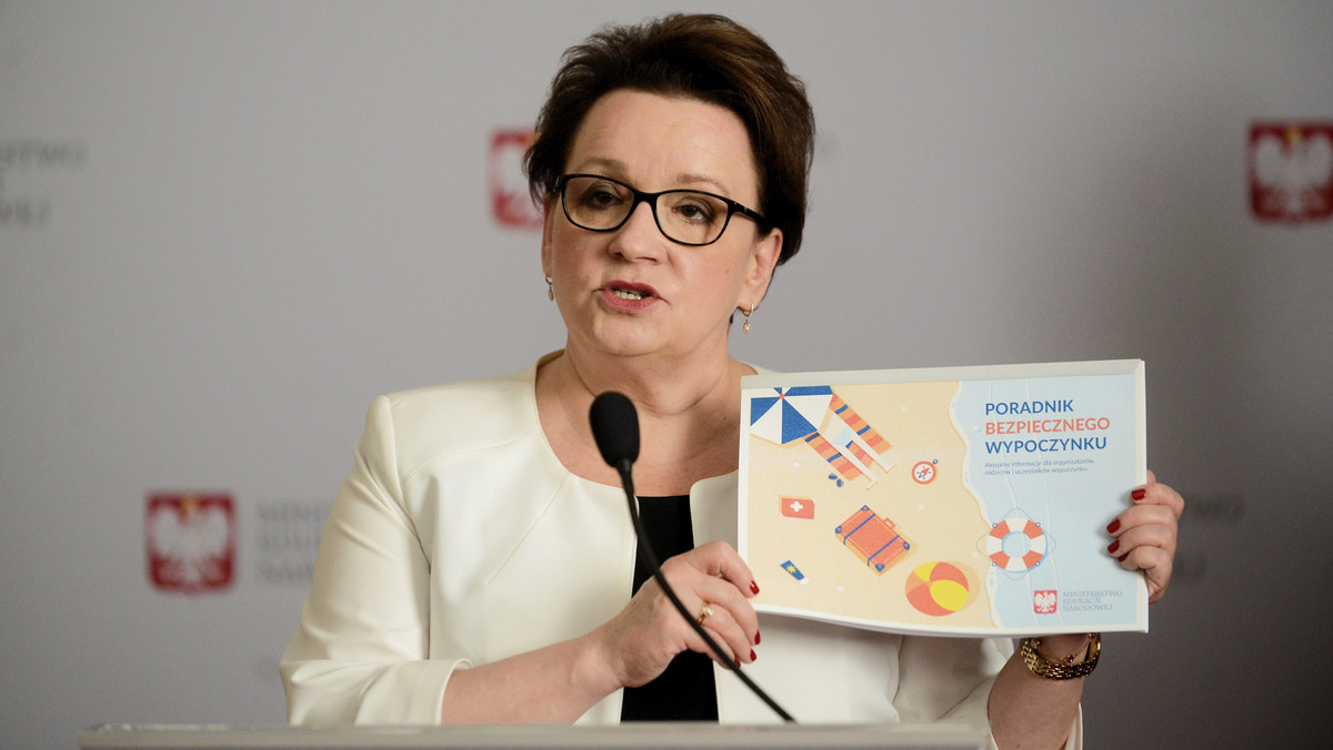 Minister Anna Zalewska skomentowała świadectwo, jakie wystawił jej Związek Nauczycielstwa Polskiego. "To jest happening, event ZNP", mówiła na antenie RMF FM.