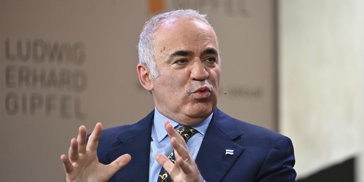 Garri Kasparow w rozmowie z polskimi portalem skrytykował piłkarza z naszego kraju.