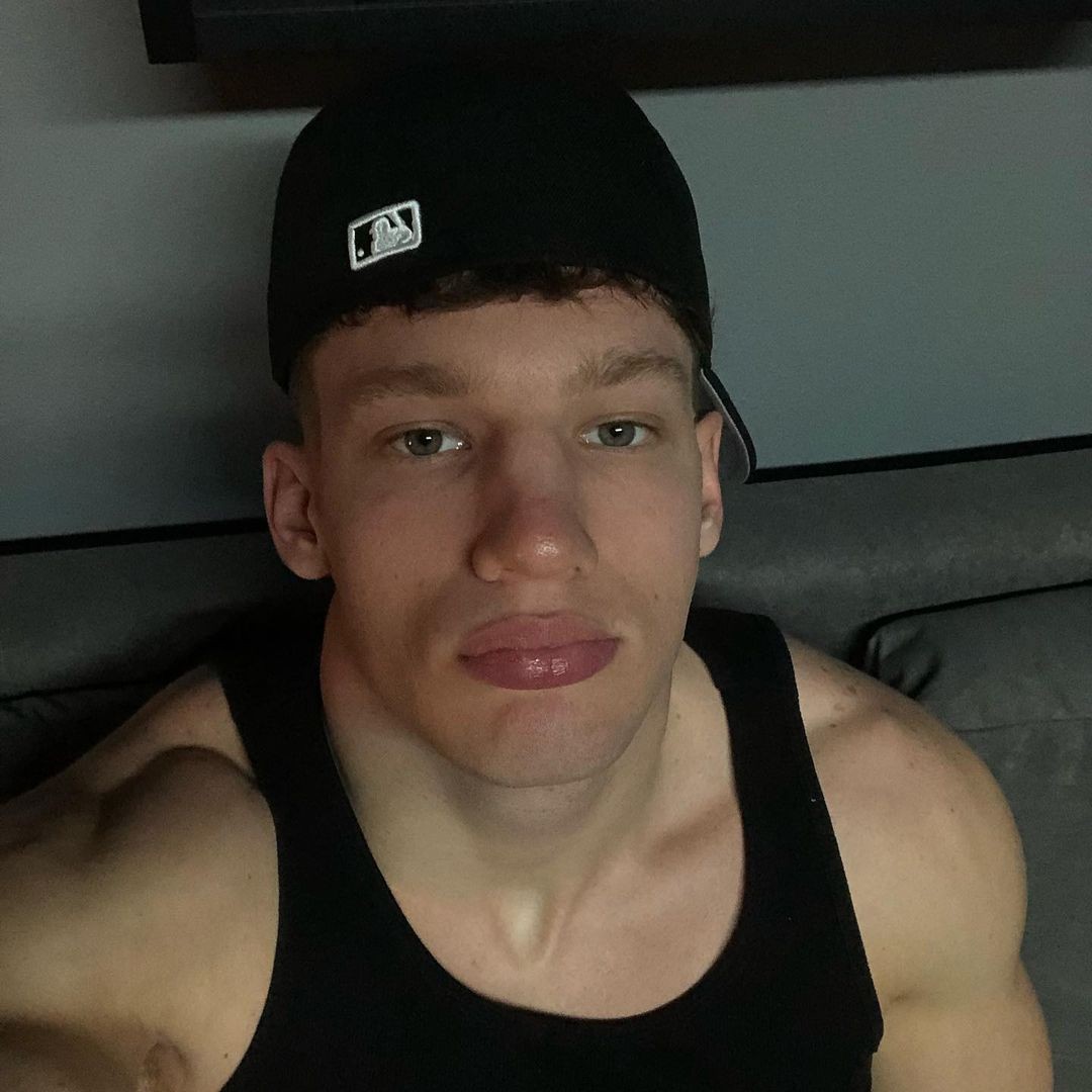 Ben Árvay.