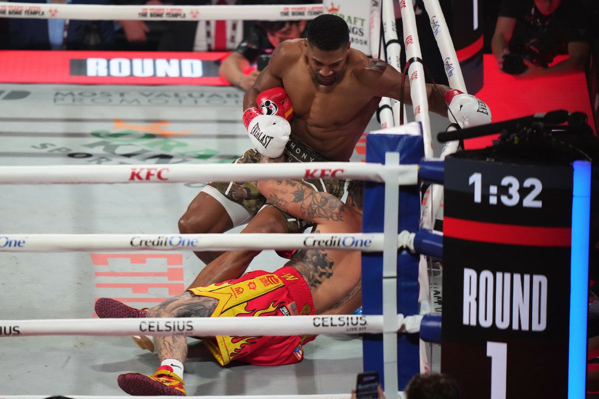 TemporaryAnthony Joshua pokonał w ringu słynnego influencera. Jake Paul nie przetrwał szóstej rundy