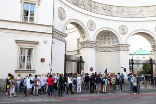 Po nocnych rozmowach w MZ związkowcy nadal nie opuszczają budynku resortu