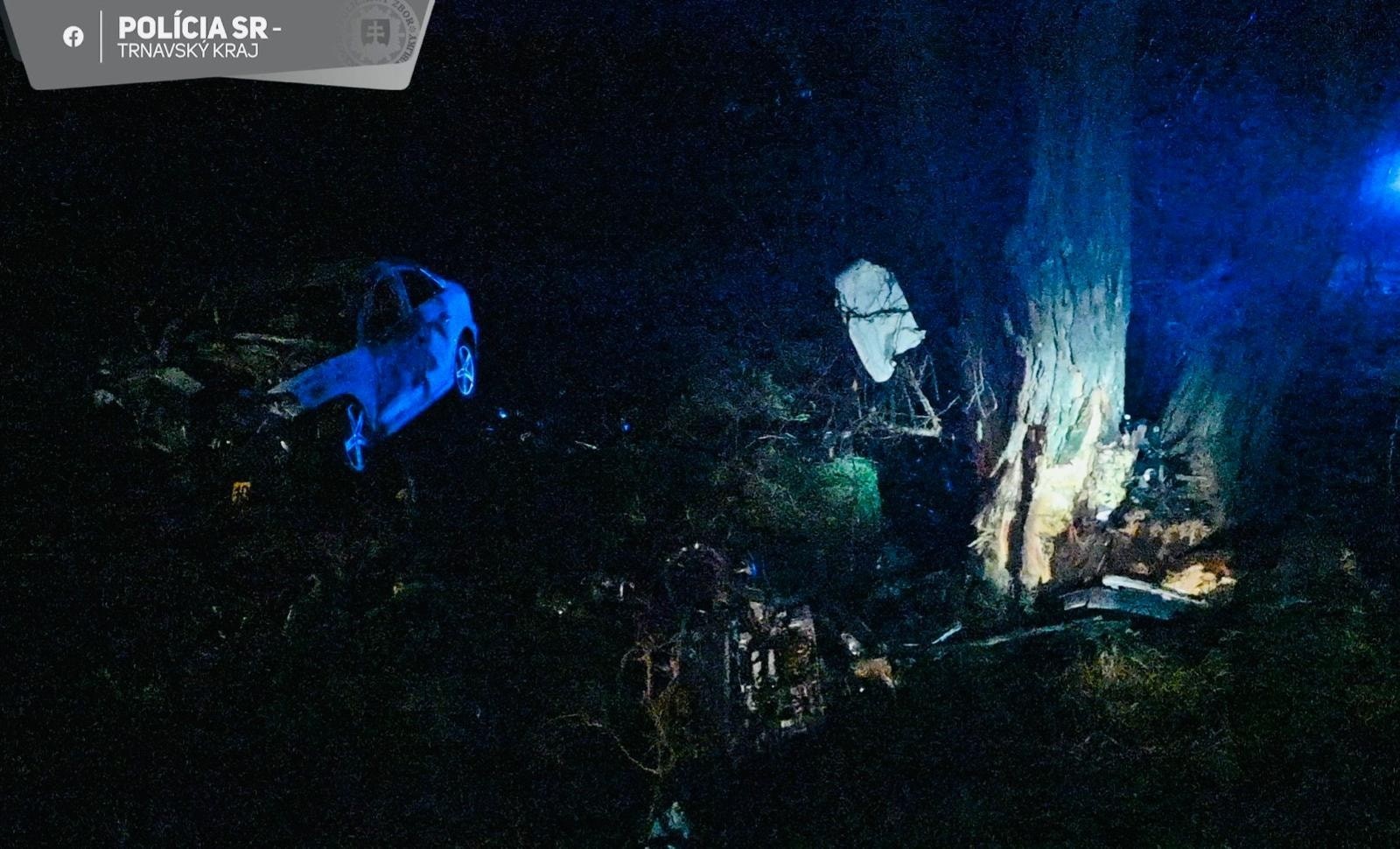 Vážna dopravná nehoda v smere na obec Vinohrady nad Váhom si vyžiadala jeden ľudský život.