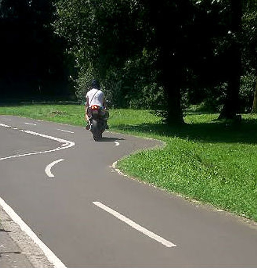 Motociklisti zauzeli biciklističku stazu